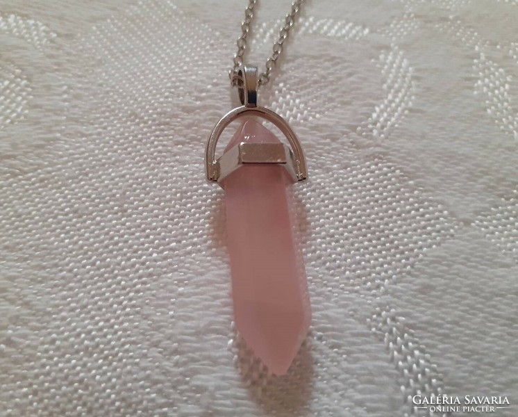 Silver necklace with rose quartz pendant