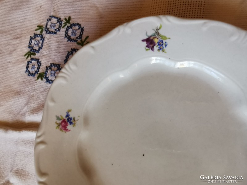 Zsolnay porcelán rózsás lapos tányér 