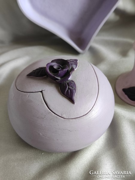 Rózsa díszes szív formájú lila kerámia tálka váza bonbiner szett Inke László és Márta hagyatékából