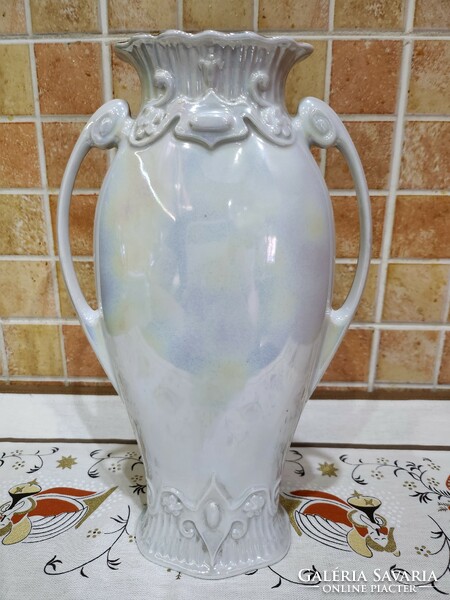 Victoria porcelain vase opera house Budapest