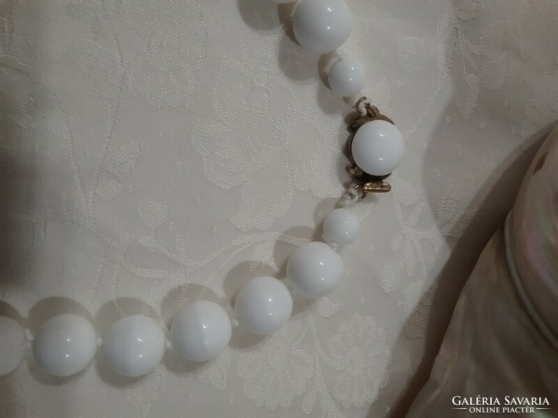 Old white milk glass necklace 44 cm