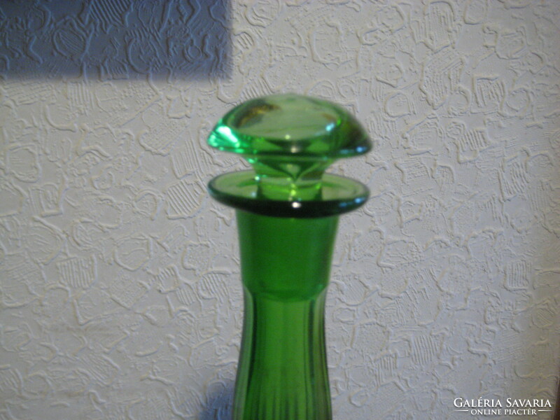 Zöld szecessziós dísz üveg  , becsiszolt dugóval  21 cm , csiszolt aljjal