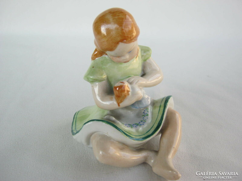 Retro ... Kőbányai porcelán figura nipp babázó kislány