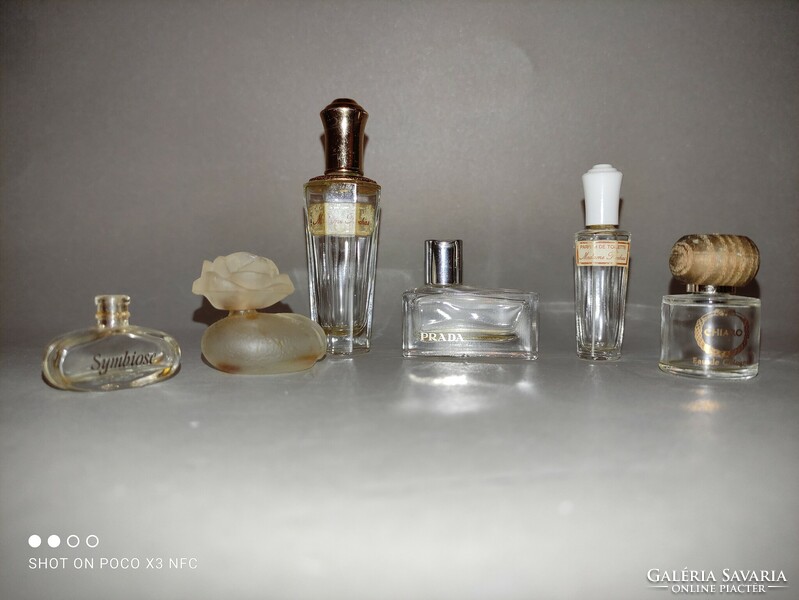 Különleges mini parfümös üveg gyűjtemény kedvező darabáron ritkaságok cukik Prada NEM elérhető