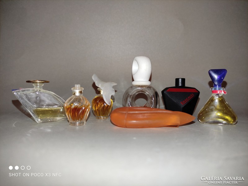 Vintage mini perfume 7 pieces in one for a varied scent