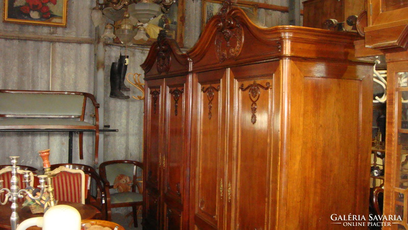 A pair of perfect two-door Viennese baroque wardrobes.