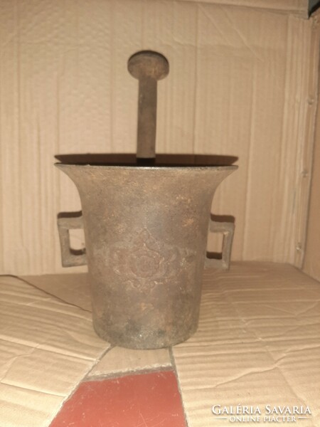 Cast iron mortar