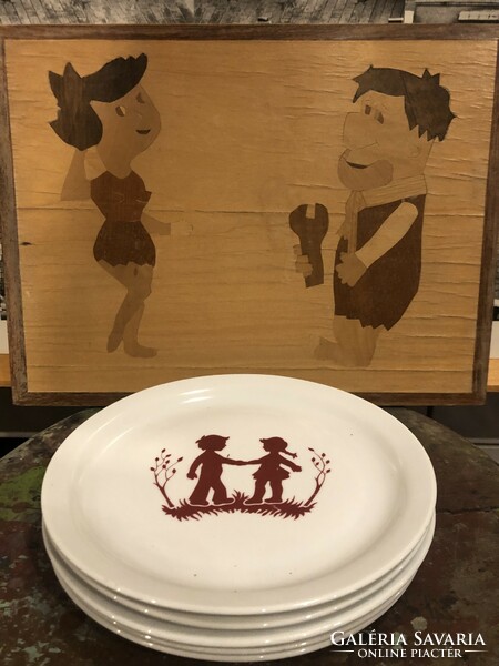 Zsolnay children's patterned plate in perfect condition. The auction is for one piece.