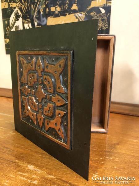 Craftsman richly decorated box, jewelry or cigar box.