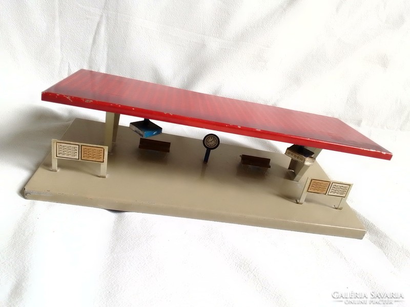 Antique old Kibri platform station waiting bench clock timetable train 0 model railway field table board game