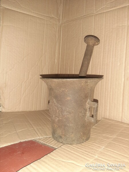 Cast iron mortar