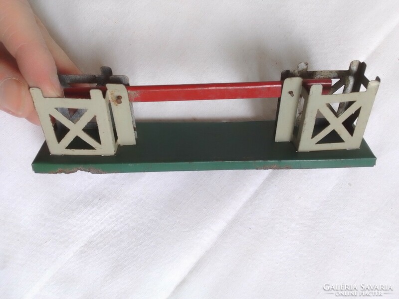 Antik régi útlezáró elem sorompó 0-ás vasút vonat modellhez terepasztal lemezjáték kiegészítő elem