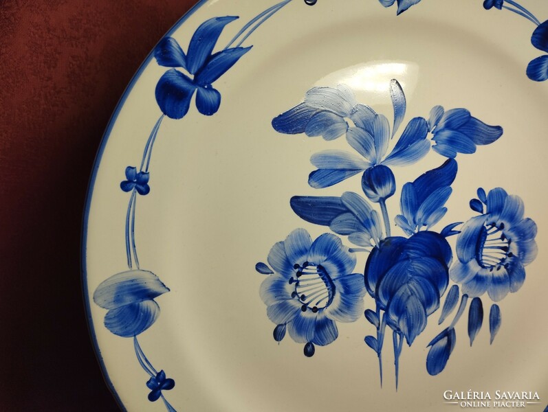 Hand-painted porcelain decorative wall plate, cake plate
