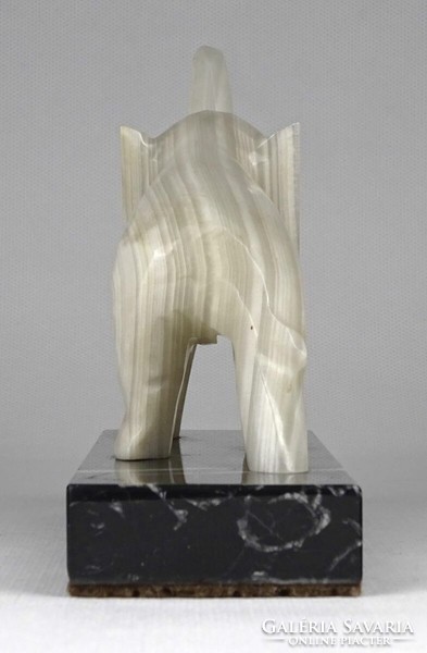 1M729 Faragott vésett onix elefánt szobor márvány talapzaton
