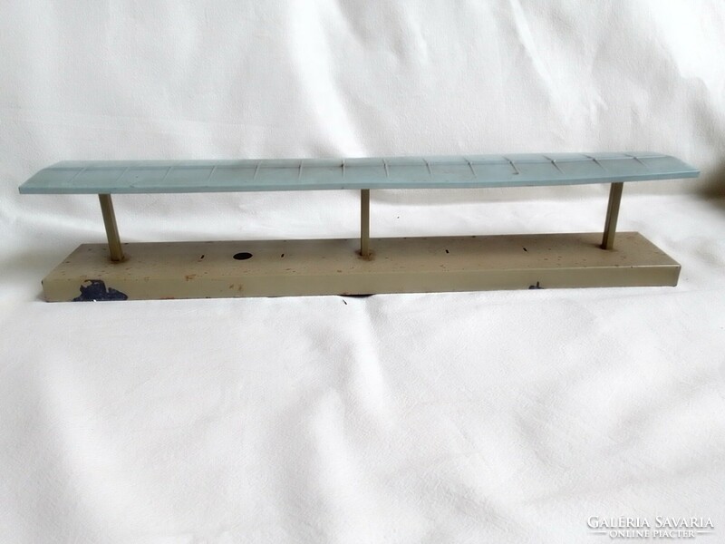 Antique old Kibri covered platform station waiting 0 train model railway field table record game accessory