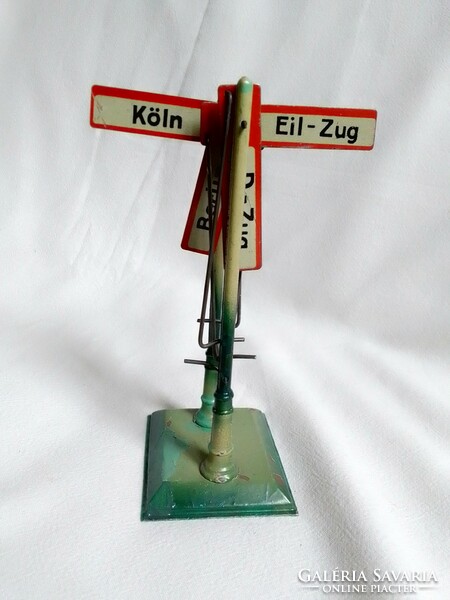 Antique old railway station direction indicator stand board No. 0 railway train model field table fandor jkco