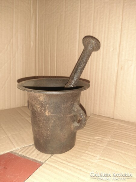 Cast iron mortar