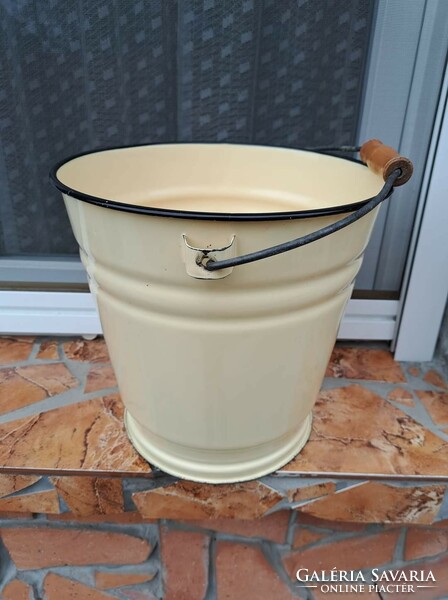 Beautiful yellow enameled enamel bucket pail heirloom antique nostalgia