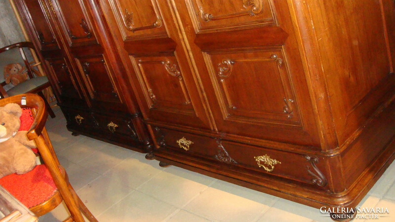 A pair of perfect two-door Viennese baroque wardrobes.