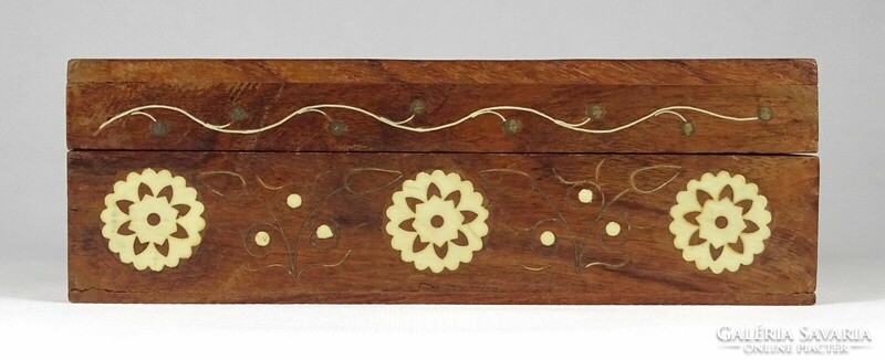 1M734 old hand carved teak wooden box