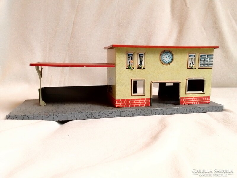 Old hwn 0 station railway station building waiting railway train model record game field table accessory