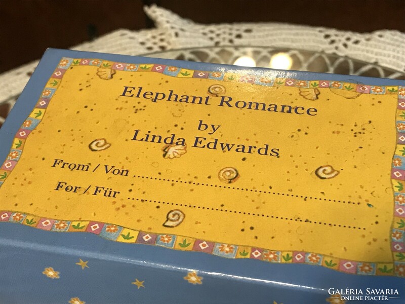 Ritkaság! Goebel Elephant Romance by Linda Edwards, jelzett, hibátlan, eredeti szobrocska