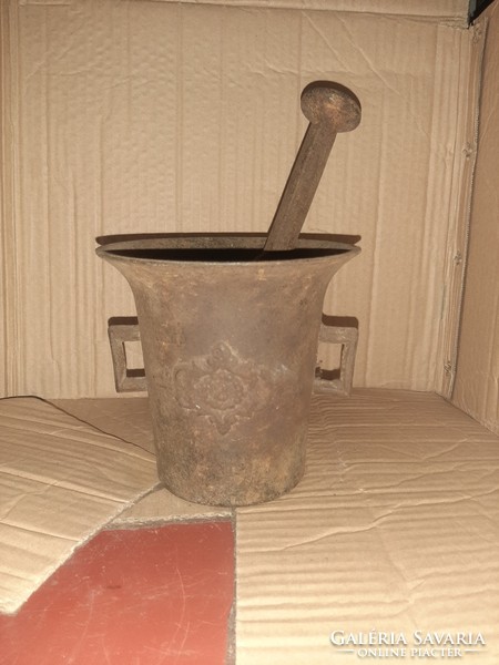 Cast iron mortar