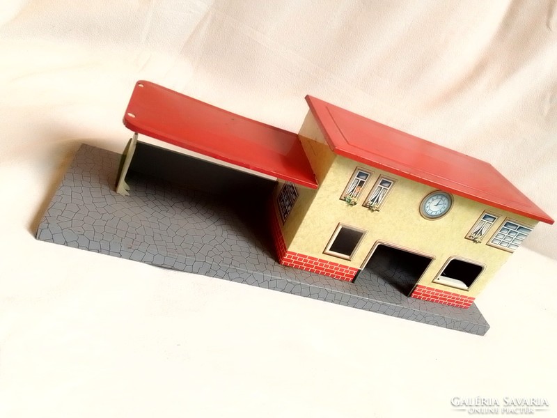 Old hwn 0 station railway station building waiting railway train model record game field table accessory