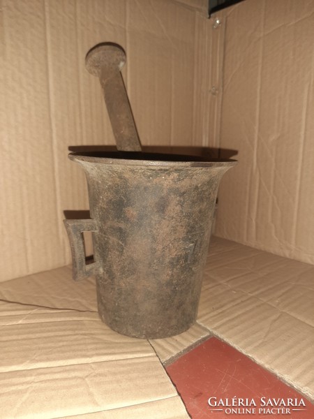 Cast iron mortar