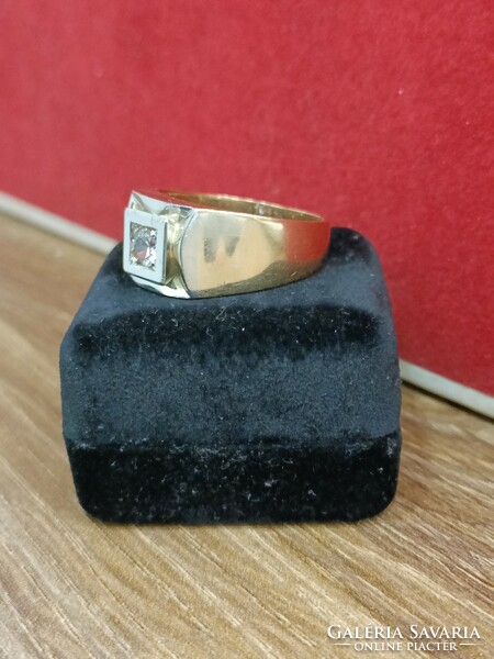 Beautiful! 18 carat gold ring!