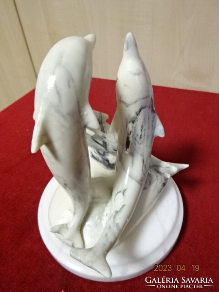 Márvány delfin figura, magassága 15 cm. Jókai.