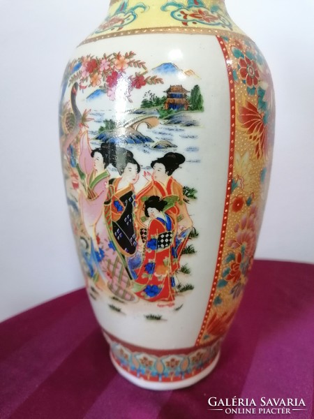 Chinese patterned peacock motif vase