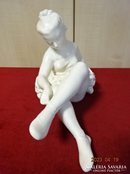 Art deco, mázas kerámia figura, balett táncos lány, hossza 30 cm. Jelölése 165. Jókai.