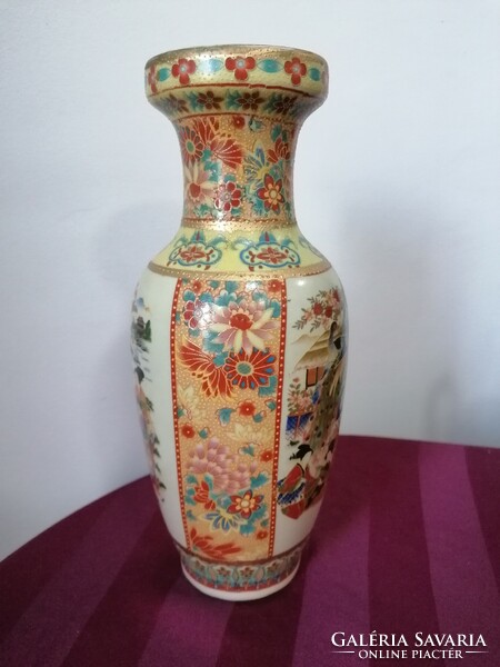 Chinese patterned peacock motif vase