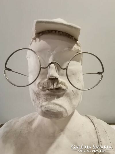Bust of unknown man in glasses. Negotiable!
