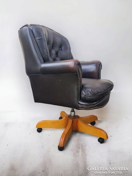 A666 original English chesterfield president leather swivel chair