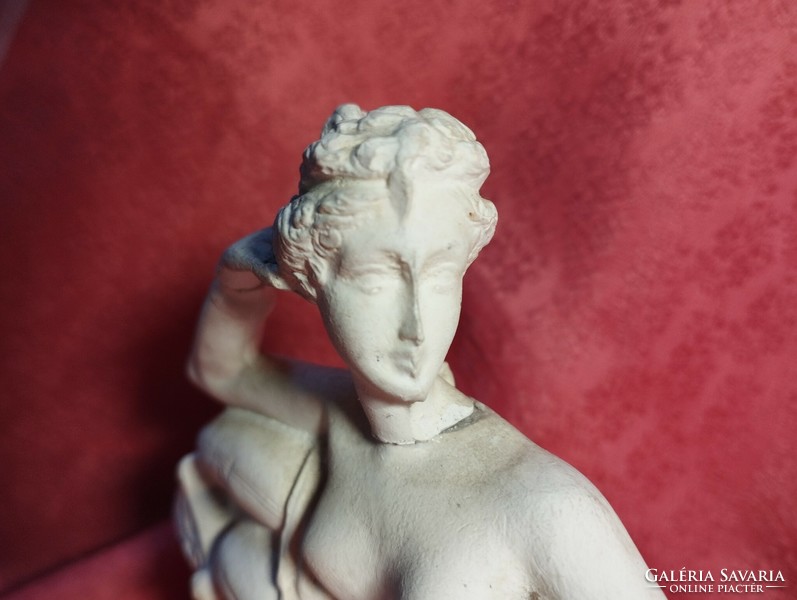 Venus victrix, female nude resting on a sofa, alabaster statue