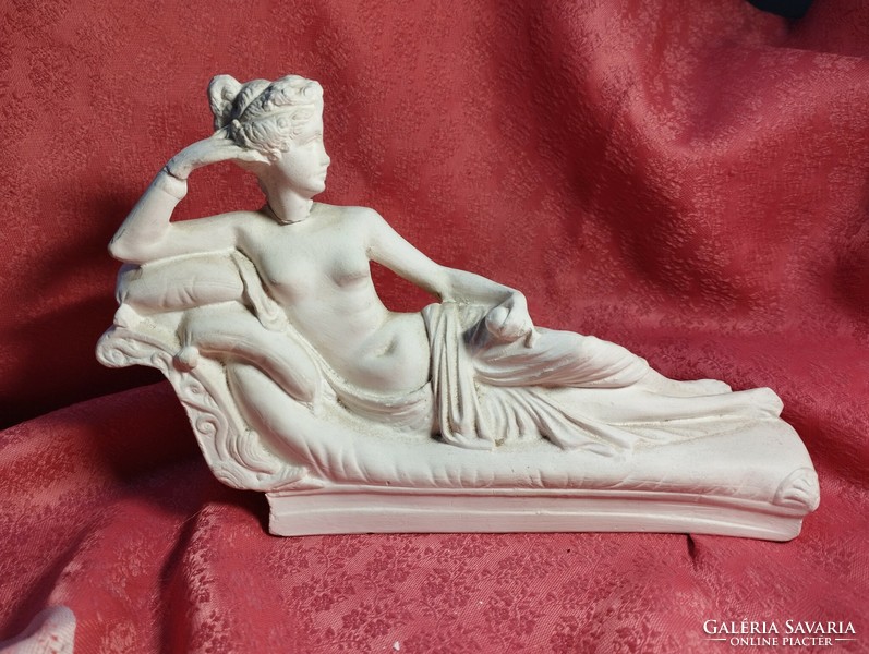 Venus victrix, female nude resting on a sofa, alabaster statue