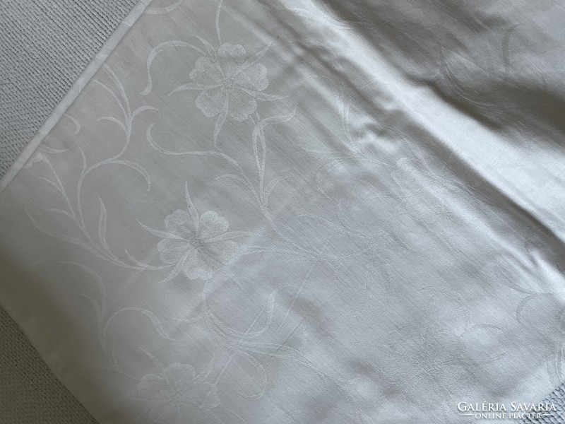 Kiváló minőségű fehér damaszt párnahuzat, új állapotban