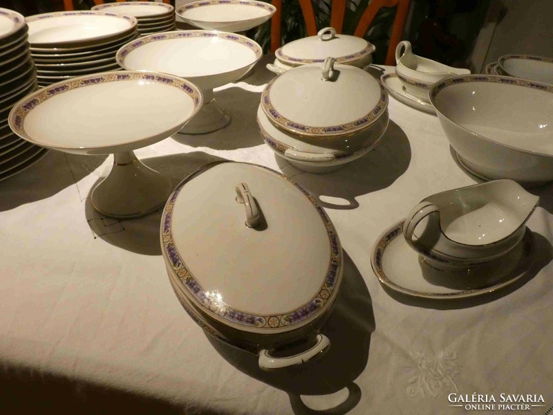 12 személyes, 73 db-os KPM antik porcelán étkészlet 1922-ből