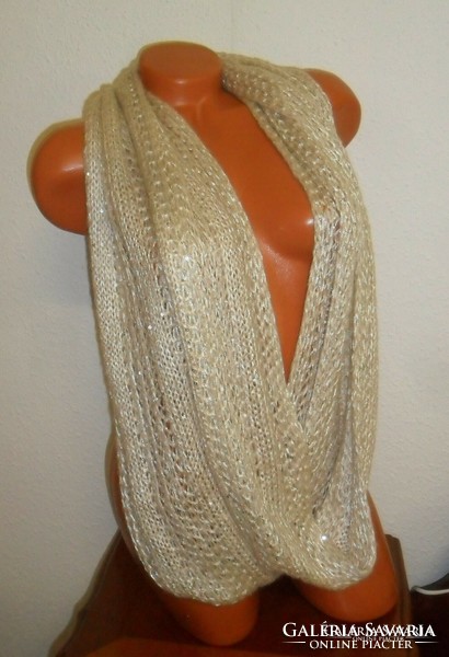 Soft, warm, loosely knit wide round scarf (144 x 36 cm)