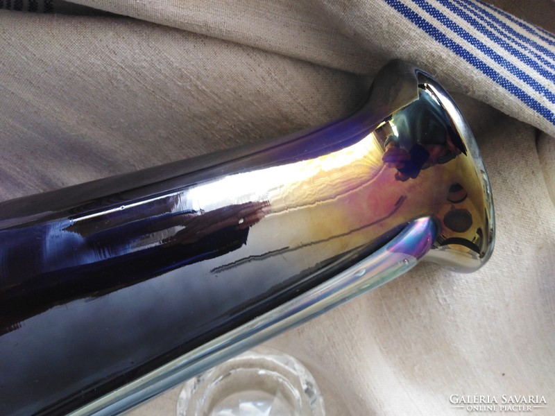 Glass vase with metallic effect, iridescent glaze