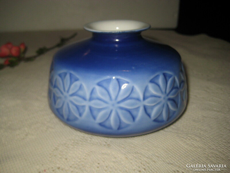 Zsolnay kék , retro  jelzett  mély  váza  13 x 7,5 cm  , MÉH  felirat az alján