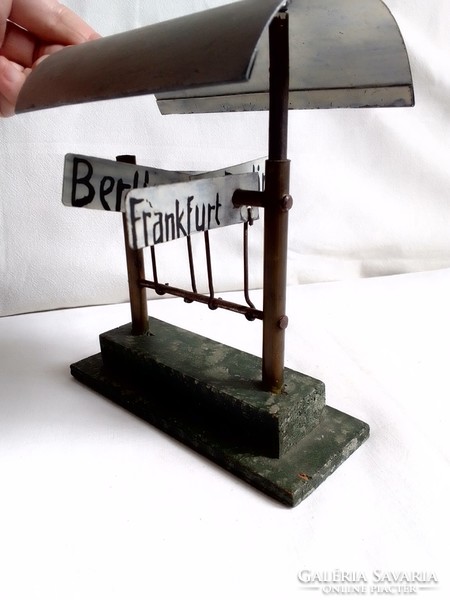Egyedi? antik régi pályaudvari útirány jelző állvány tábla 0-ás vasút vonat modell terepasztal