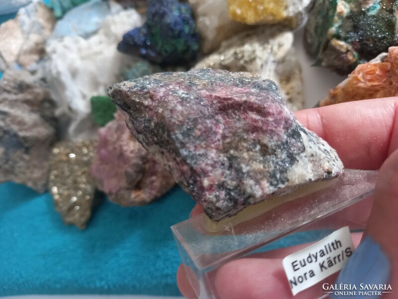 Rarity!!!! Raw eudialite mineral from Norway