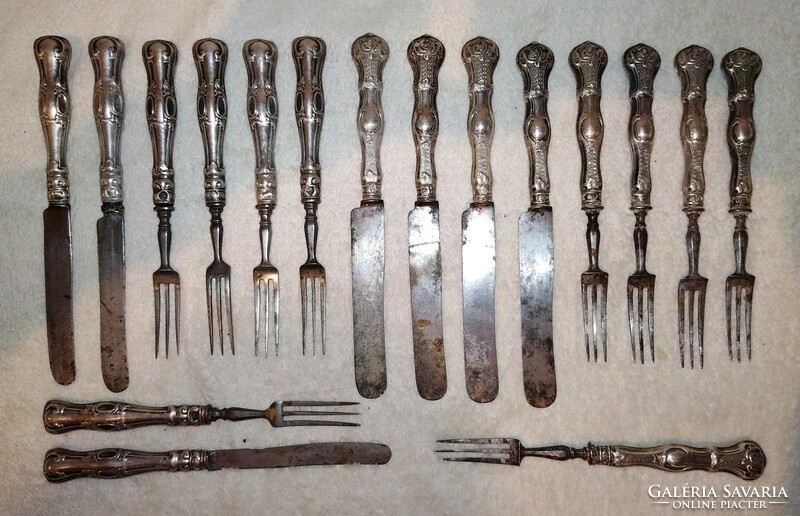 1 Ft-ról induló! 19. századi, antik ezüst evőeszközök! 13 latos ezüst! Jelzett mind! Összesen 17db!