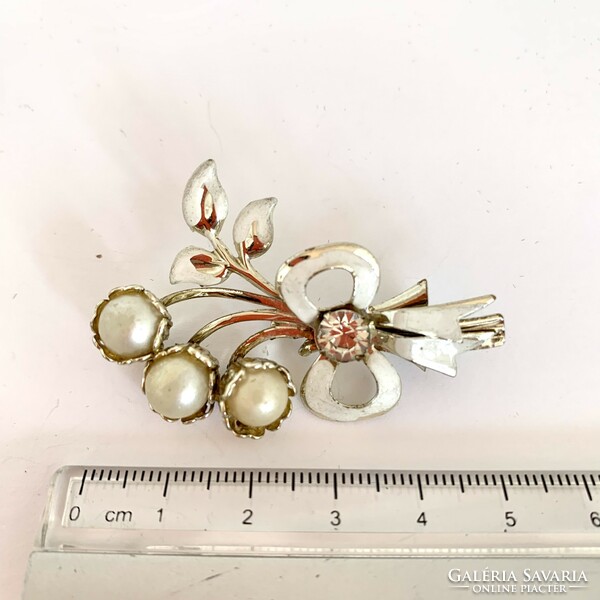 Lily of the valley vintage metal brooch, beautiful old pin, nice vintage pin, from the 1970s