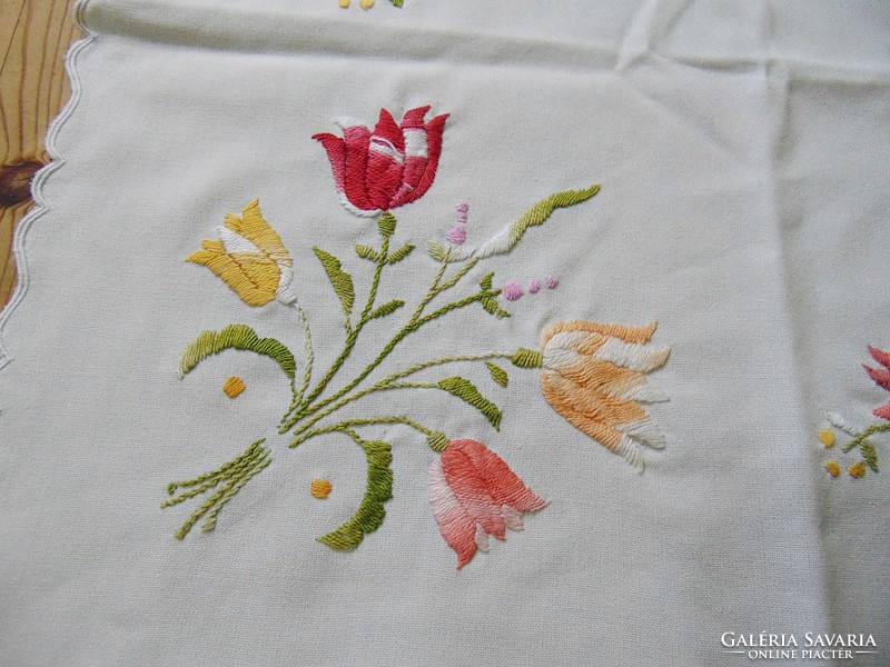 Embroidered tablecloth needlework 42 x 45 cm.