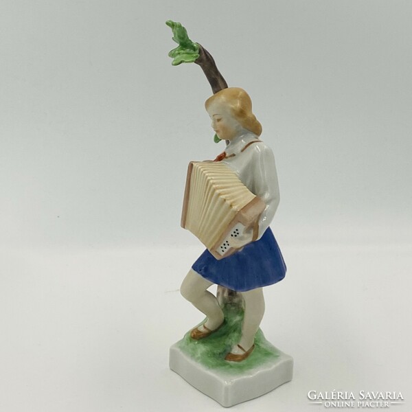 A pioneering girl with an accordion, a collector's rare porcelain figure from Herend, socialist realist propaganda