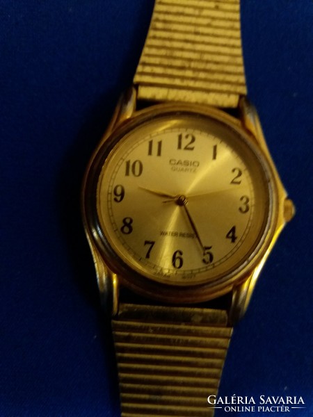 Old casio water resistant men's quartz wristwatch not tested according to the pictures